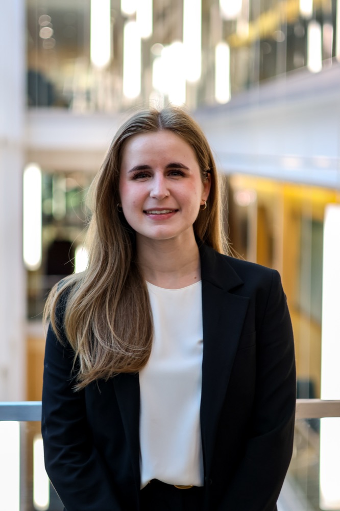 Portrait of Sofia Gallart, Head of Social Media and Marketing of the Society of Women in Finance